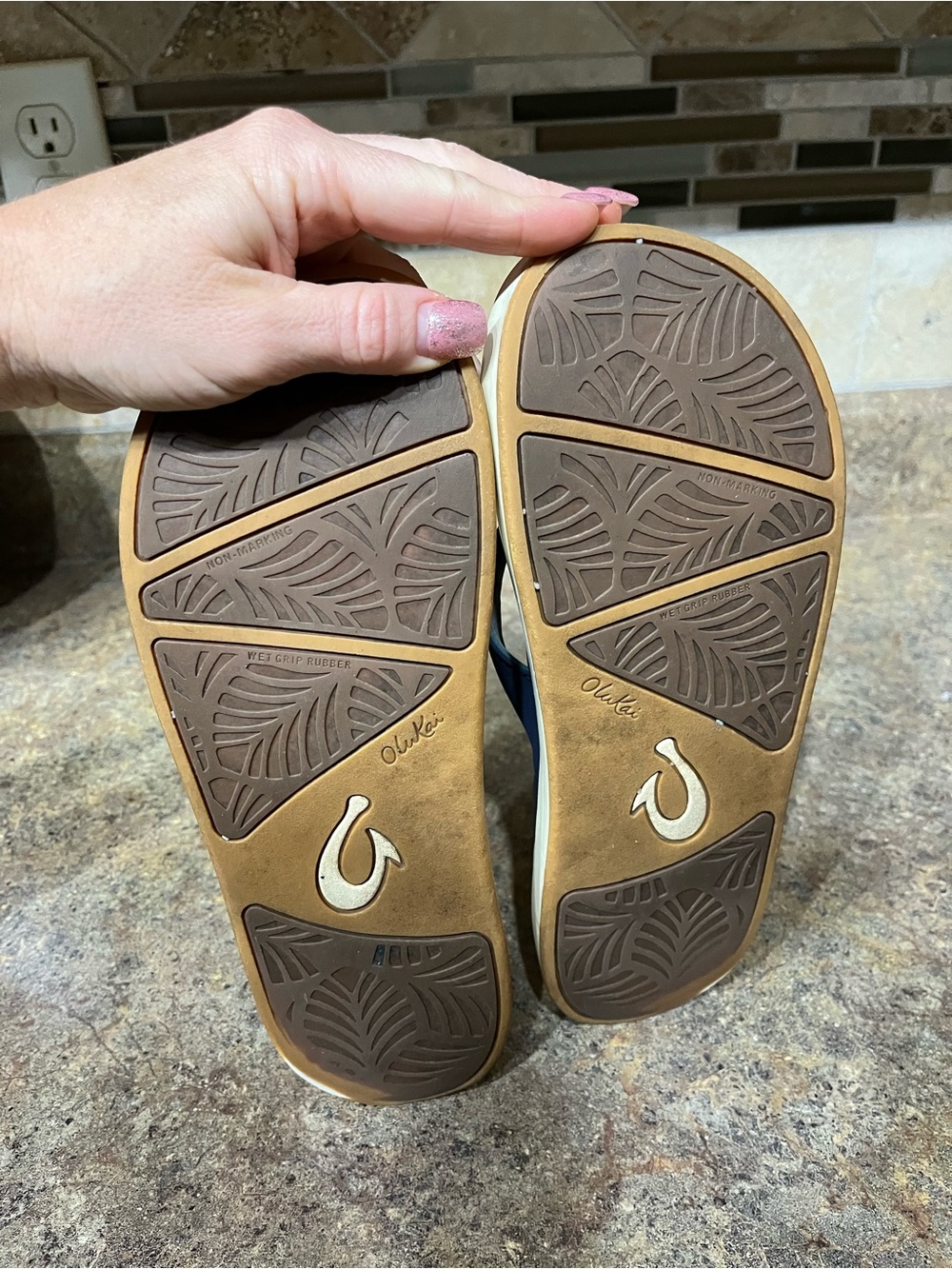 OluKai Ohana Navy Blue Flip Flop Sandals Women’s 9 Comfort Beach - Picture 8 of 12